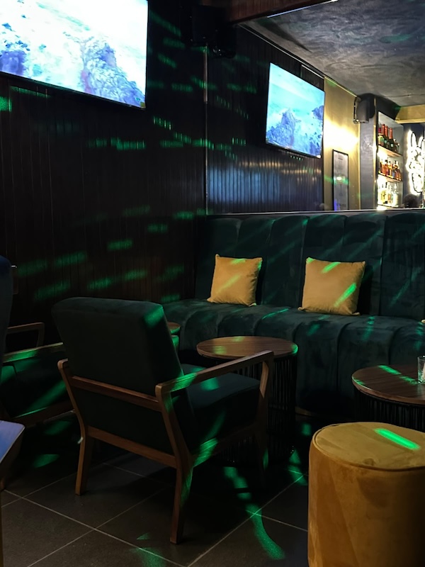 tommys bar 4